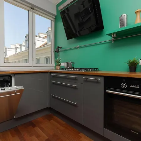 Comfy Centre By Renters